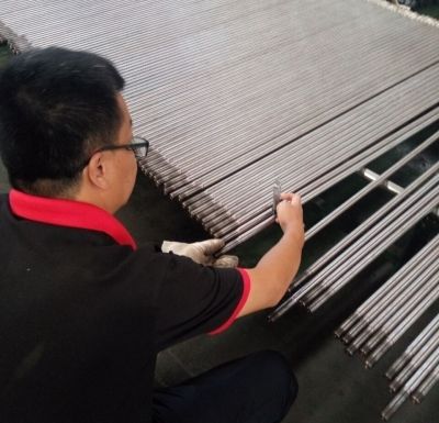 Tool screw